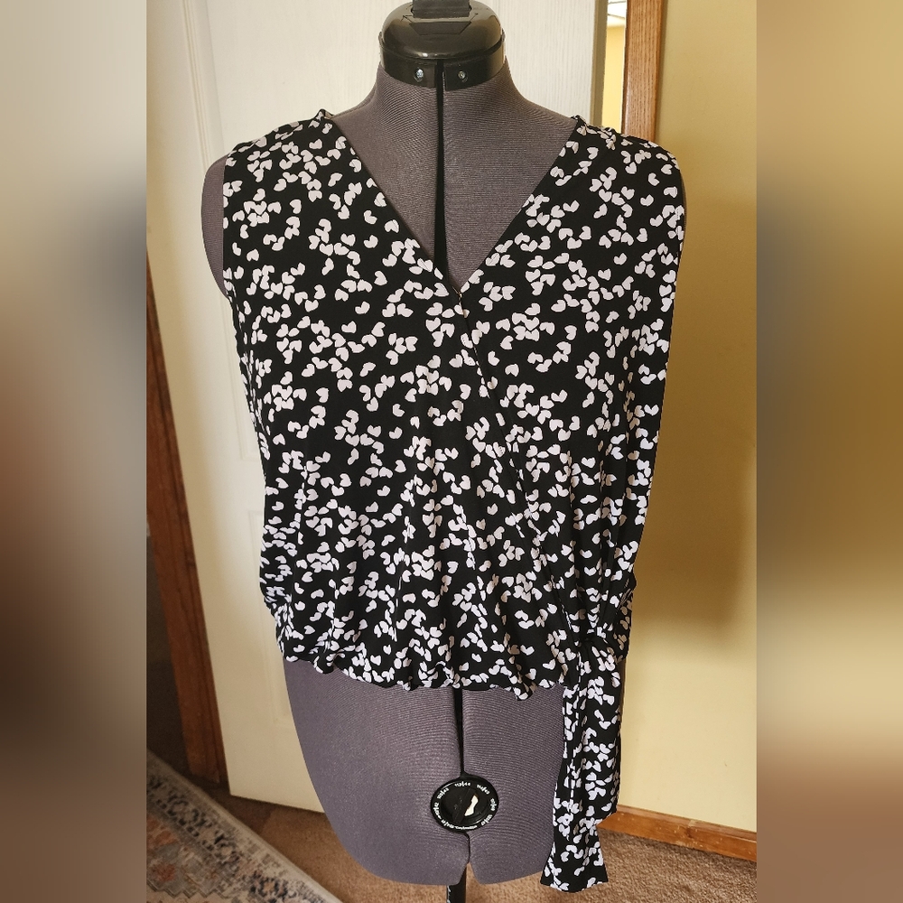 Michael Kors chic black and white heart blouse size L